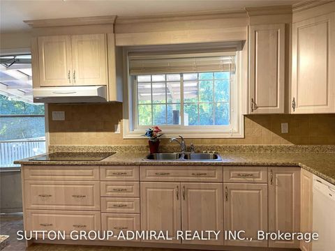 Photo 14 at 86 Hamilton Drive, Leslie Valley, Newmarket