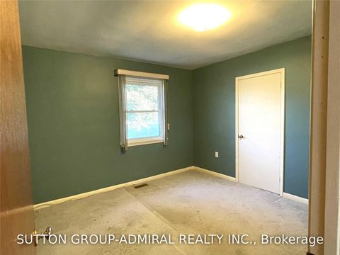 Photo 18 at 86 Hamilton Drive, Leslie Valley, Newmarket