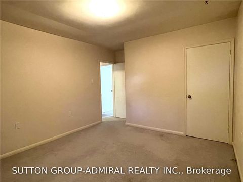 Photo 20 at 86 Hamilton Drive, Leslie Valley, Newmarket