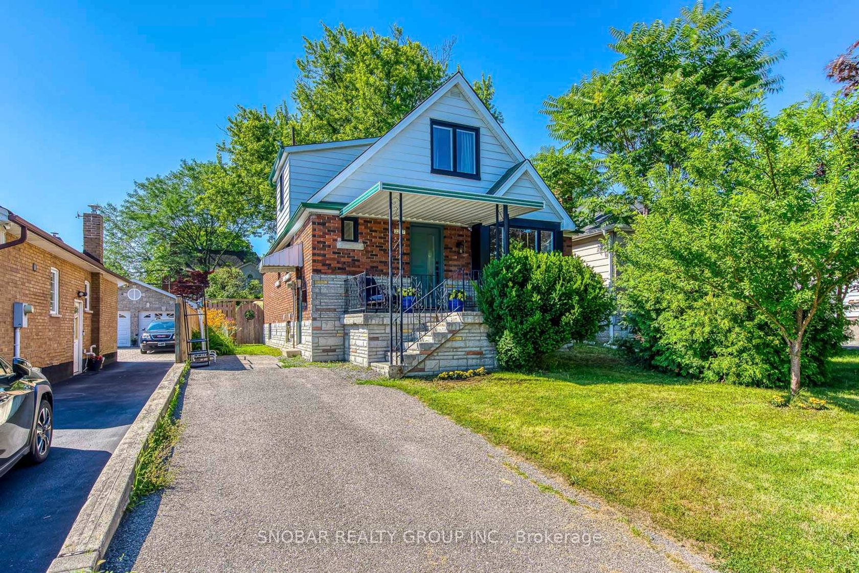 2257 Lawrence Avenue W, Humber Heights, Toronto 