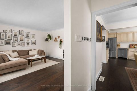 Photo 2 at 30 Garside Crescent, Amesbury, Toronto
