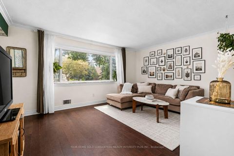 Photo 4 at 30 Garside Crescent, Amesbury, Toronto