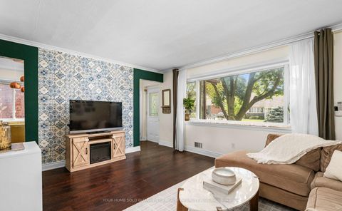 Photo 5 at 30 Garside Crescent, Amesbury, Toronto