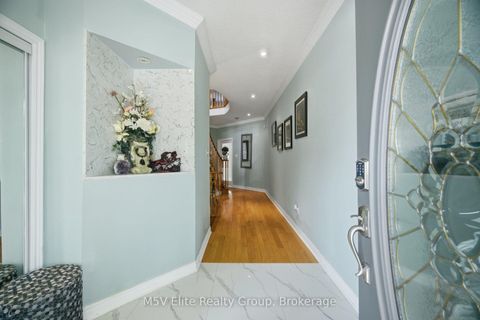 Photo 5 at 168 Sail Crescent, Vellore Village, Vaughan