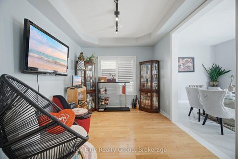 Photo 6 at 168 Sail Crescent, Vellore Village, Vaughan