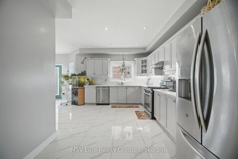 Photo 9 at 168 Sail Crescent, Vellore Village, Vaughan