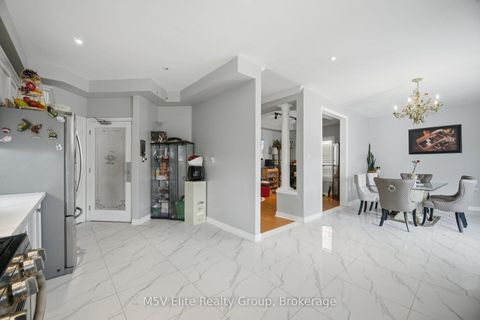 Photo 10 at 168 Sail Crescent, Vellore Village, Vaughan
