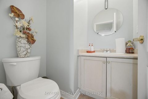 Photo 11 at 168 Sail Crescent, Vellore Village, Vaughan