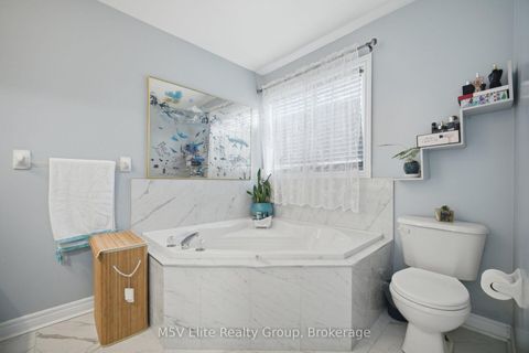 Photo 18 at 168 Sail Crescent, Vellore Village, Vaughan