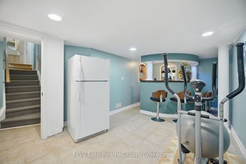 Photo 29 at 168 Sail Crescent, Vellore Village, Vaughan