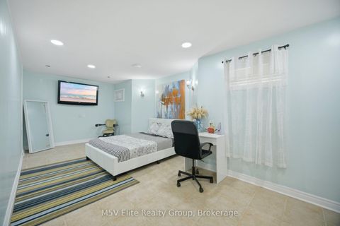 Photo 32 at 168 Sail Crescent, Vellore Village, Vaughan
