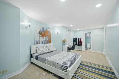 Photo 33 at 168 Sail Crescent, Vellore Village, Vaughan