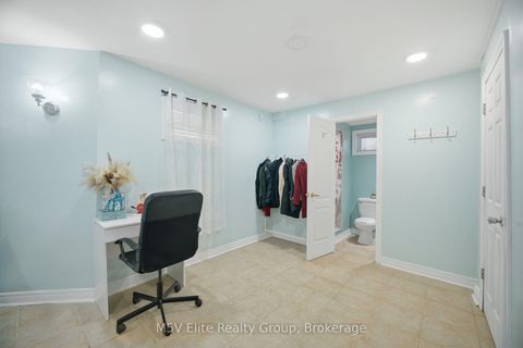 Photo 34 at 168 Sail Crescent, Vellore Village, Vaughan