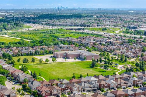 Photo 44 at 168 Sail Crescent, Vellore Village, Vaughan