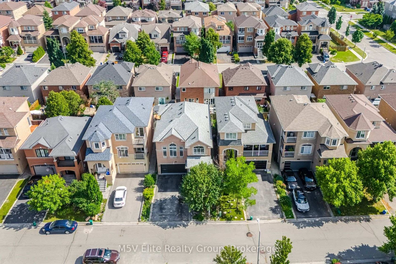 168 Sail Crescent, Vellore Village, Vaughan photo number 2