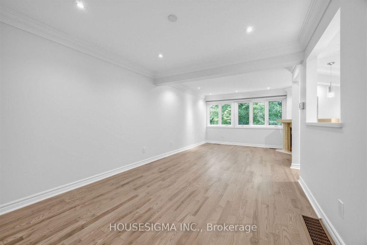 Photo 3 at 7 - 2199 Burnhamthorpe Road W, Erin Mills, Mississauga