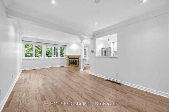 Photo 4 at 7 - 2199 Burnhamthorpe Road W, Erin Mills, Mississauga