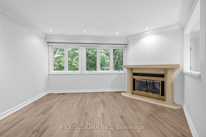 Photo 5 at 7 - 2199 Burnhamthorpe Road W, Erin Mills, Mississauga
