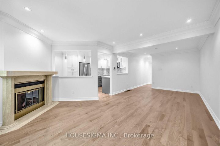 Photo 7 at 7 - 2199 Burnhamthorpe Road W, Erin Mills, Mississauga