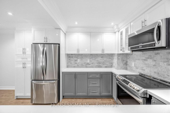 Photo 9 at 7 - 2199 Burnhamthorpe Road W, Erin Mills, Mississauga