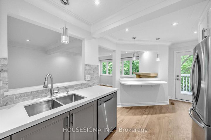 Photo 11 at 7 - 2199 Burnhamthorpe Road W, Erin Mills, Mississauga