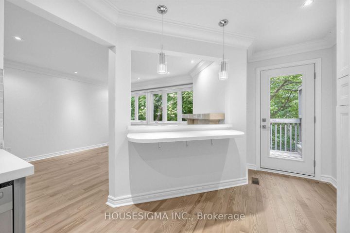 Photo 12 at 7 - 2199 Burnhamthorpe Road W, Erin Mills, Mississauga