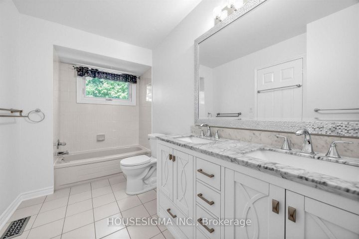 Photo 18 at 7 - 2199 Burnhamthorpe Road W, Erin Mills, Mississauga