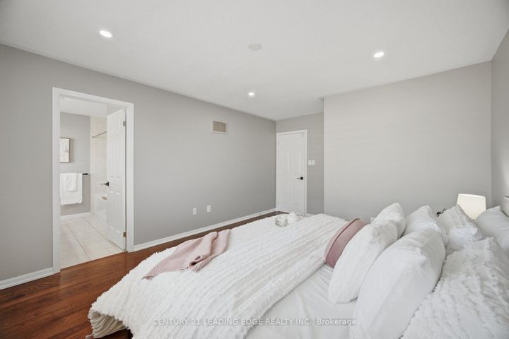 Photo 18 at 49 Robert Parkinson Drive, Northwest Brampton, Brampton