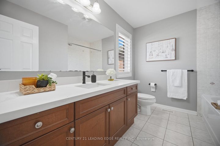 Photo 19 at 49 Robert Parkinson Drive, Northwest Brampton, Brampton