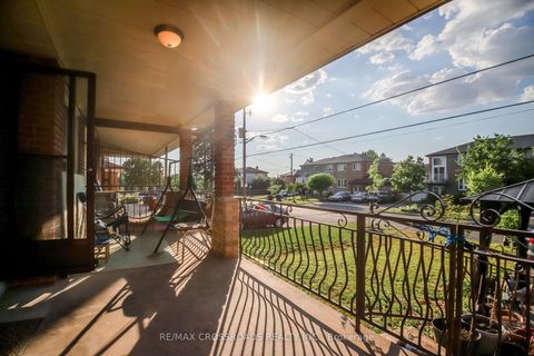 Photo 2 at 53 Giltspur Drive, Jane Heights, Toronto