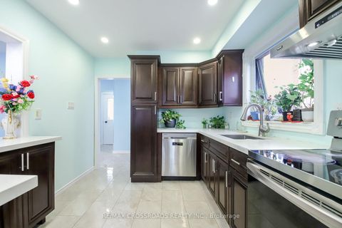 Photo 11 at 53 Giltspur Drive, Jane Heights, Toronto