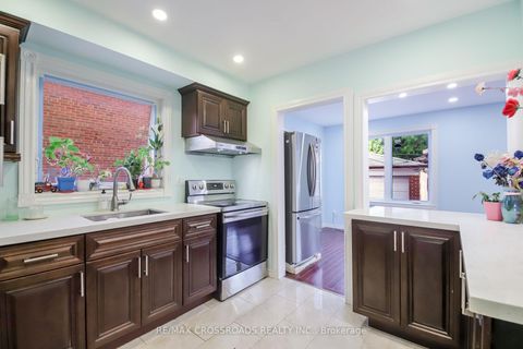 Photo 13 at 53 Giltspur Drive, Jane Heights, Toronto