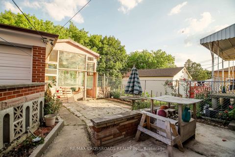 Photo 31 at 53 Giltspur Drive, Jane Heights, Toronto