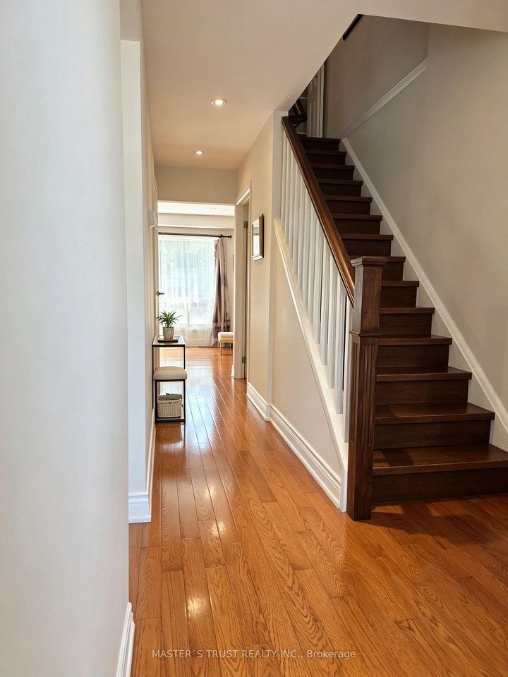 Photo 2 at 10 Elsa Vine Way, Bayview Village, Toronto