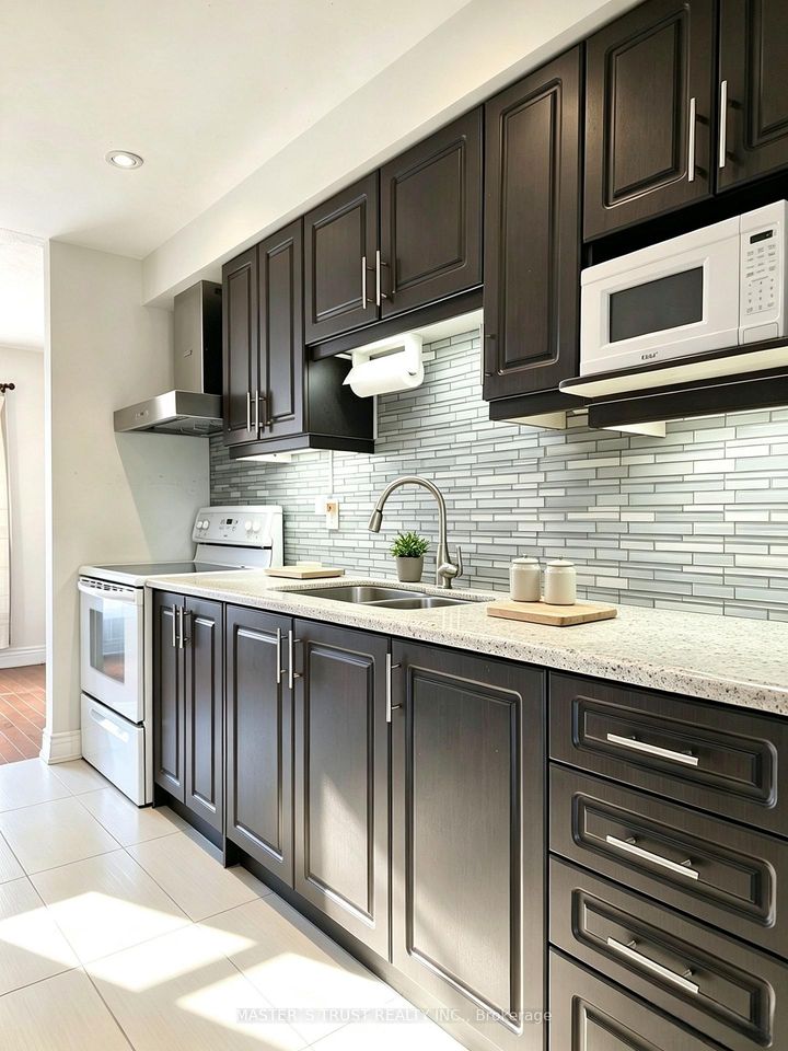 Photo 6 at 10 Elsa Vine Way, Bayview Village, Toronto