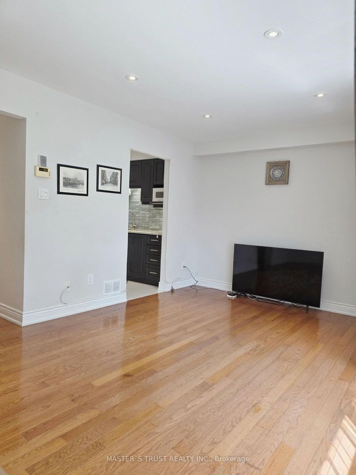 Photo 7 at 10 Elsa Vine Way, Bayview Village, Toronto