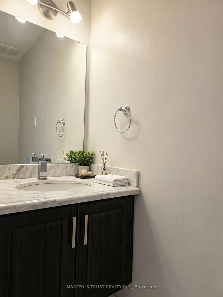 Photo 11 at 10 Elsa Vine Way, Bayview Village, Toronto