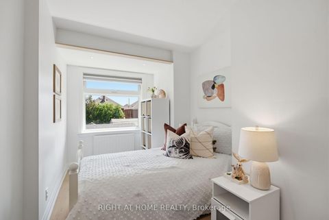 Photo 22 at 7 Hector Avenue, Wychwood, Toronto