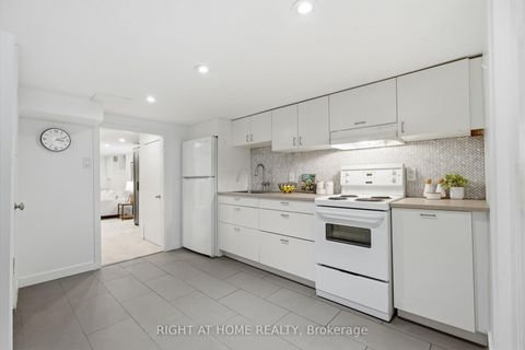 Photo 31 at 7 Hector Avenue, Wychwood, Toronto