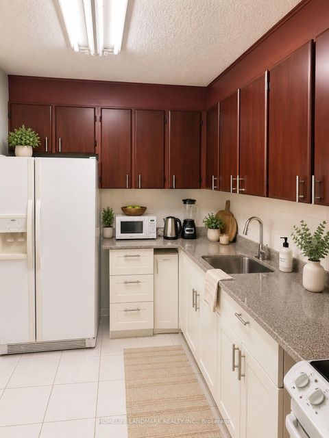 Photo 9 at 107 - 541 Blackthorn Avenue, Eglinton West, Toronto