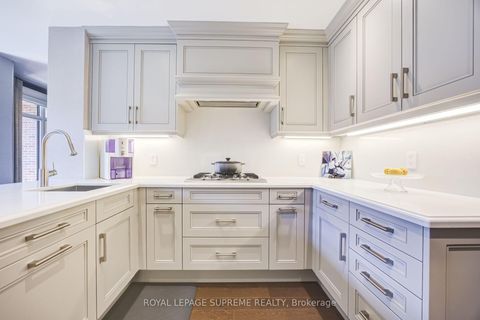 Photo 5 at 227 - 1900 Bayview Avenue, York Mills, Toronto