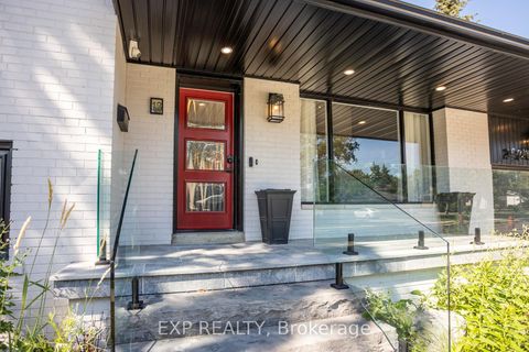 Photo 2 at 18 Winsdale Road, Markland Wood, Toronto