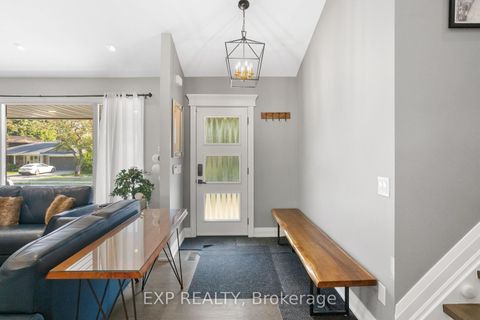 Photo 3 at 18 Winsdale Road, Markland Wood, Toronto