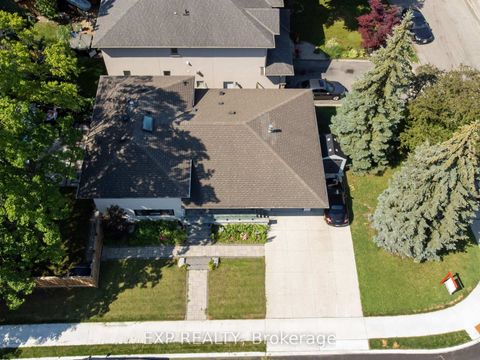 Photo 39 at 18 Winsdale Road, Markland Wood, Toronto