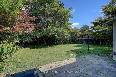 Photo 6 at 20 Mossgrove Trail, Windfields, Toronto