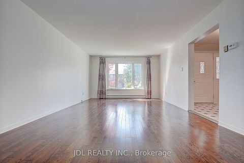 Photo 10 at 20 Mossgrove Trail, Windfields, Toronto