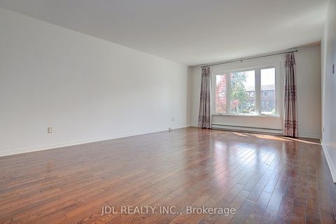 Photo 11 at 20 Mossgrove Trail, Windfields, Toronto