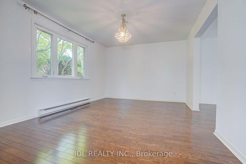 Photo 15 at 20 Mossgrove Trail, Windfields, Toronto