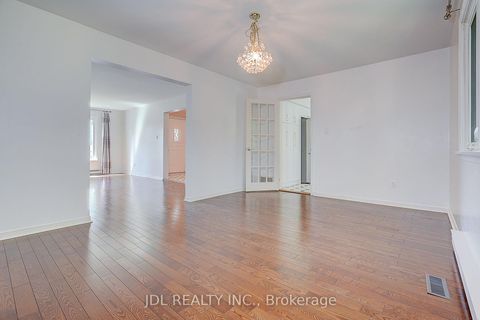 Photo 17 at 20 Mossgrove Trail, Windfields, Toronto