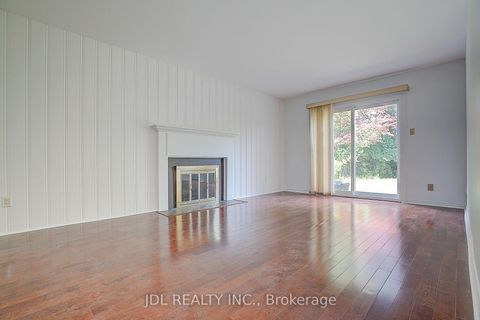 Photo 18 at 20 Mossgrove Trail, Windfields, Toronto